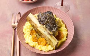 Plat de côtes de bœuf confit au vin blanc