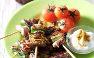 Petites brochettes de veau au curry