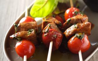 Mini-brochettes de veau aux tomates cerises