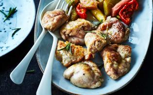 Ris d’agneau poêlés, rhubarbe et tomates confites