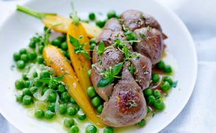 Rognons de veau aux petits pois, carottes et orange