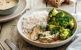 Rognons de veau sauce moutarde, riz et brocolis Rognons de veau sauce moutarde, riz et brocolis
