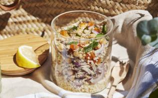 Salade orientale de chevreau effiloché, pois chiches, abricots secs, menthe et boulghour