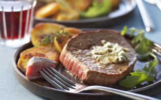 Steaks au bleu, galettes de polenta