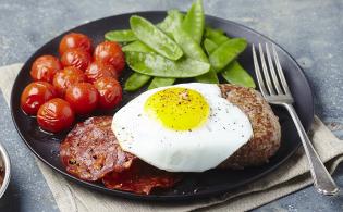 Steak haché de boeuf oeuf à cheval