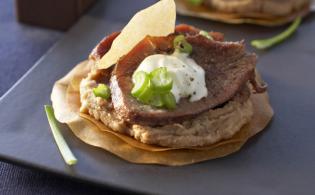 Tartelettes de langue de boeuf sur lit de châtaignes