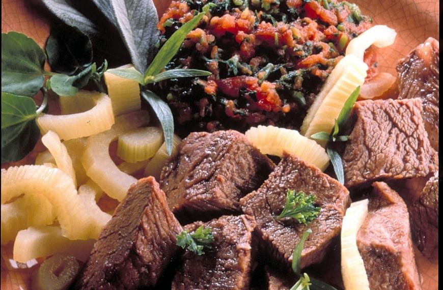 Joue de boeuf à la tomate et aux pétales de cresson Joue de boeuf à la tomate et aux pétales de cresson
