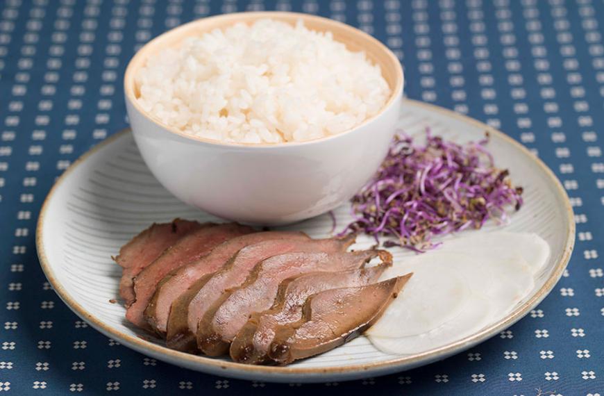 Tataki de foie d'agneau et riz vinaigré