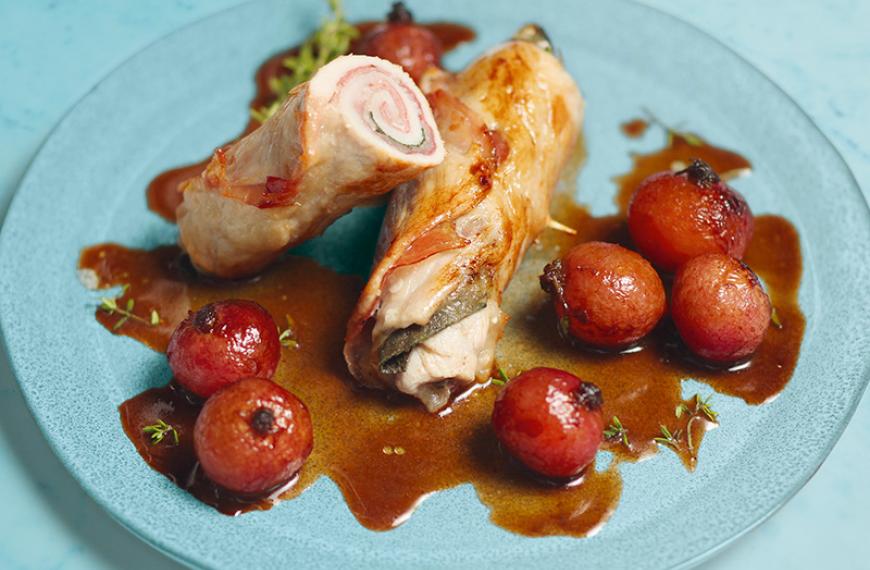 Saltimbocca au speck et au pecorino, radis glacés Saltimbocca au speck et au pecorino, radis glacés