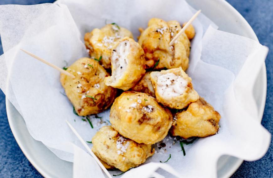 Beignets de cervelle d’agneau, sauce vinaigrée aux épices