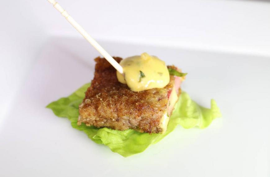 Bœuf en croûte de pain d’épices et sauce béarnaise Bœuf en croûte de pain d’épices et sauce béarnaise