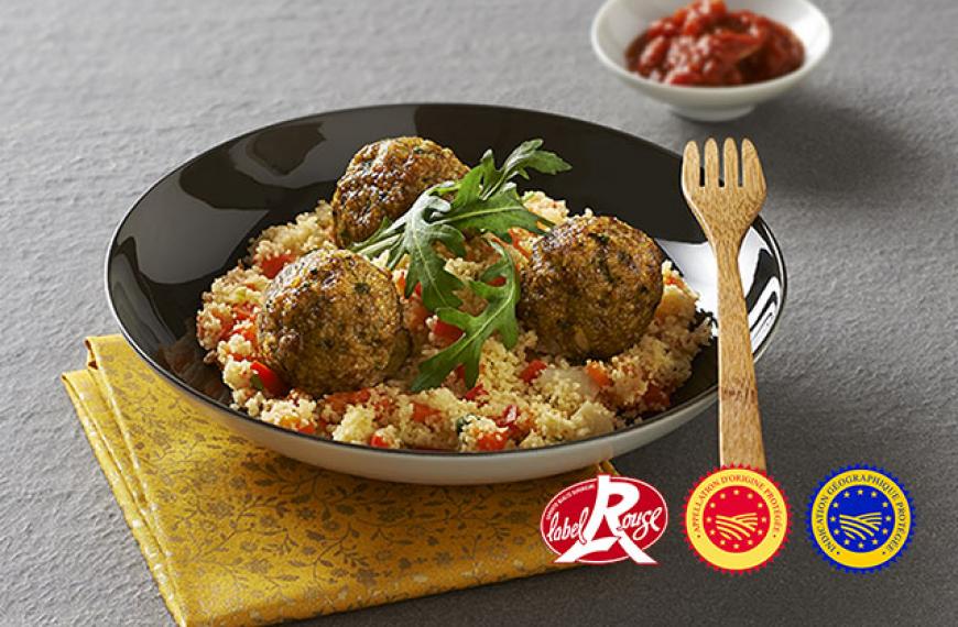 Recette de Boulettes d’agneau au four, semoule aux petits légumes et sauce tomate épicée