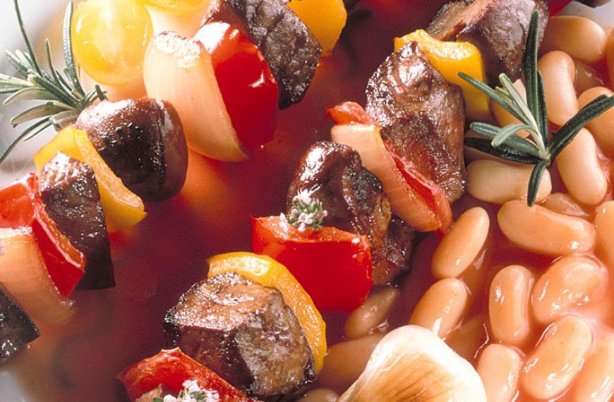 Brochettes de produits tripiers et haricots blancs Brochettes de produits tripiers et haricots blancs