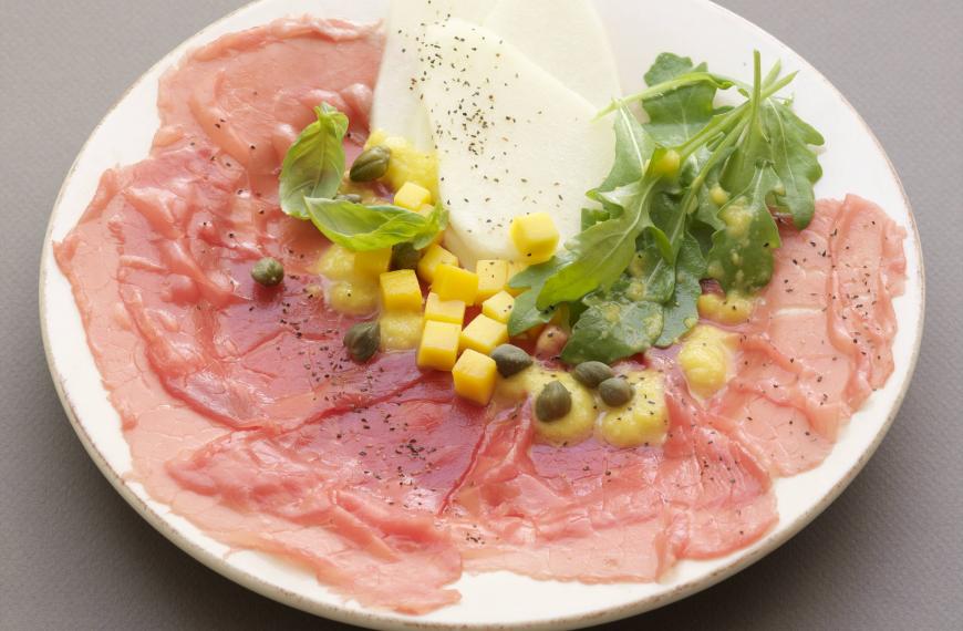 Carpaccio de boeuf et poires en vinaigrette de mangue