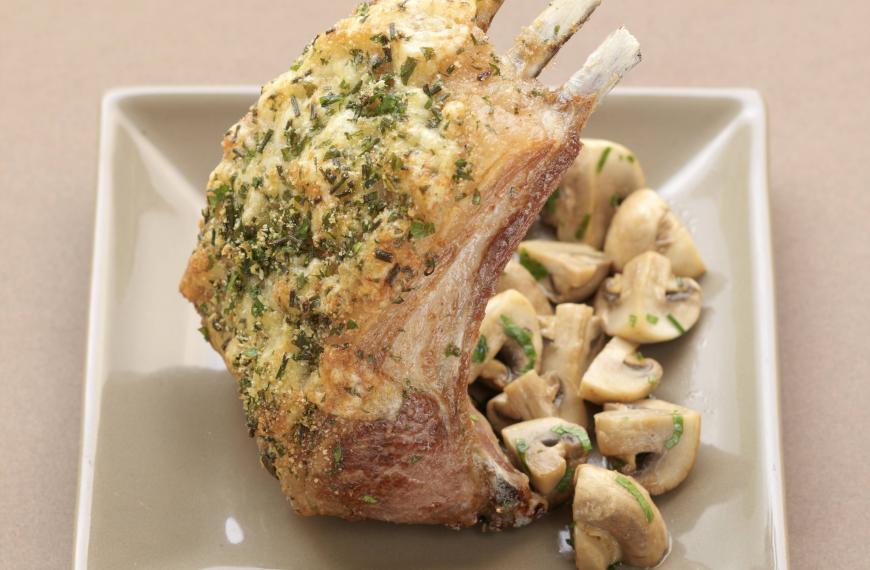 Recette de Carré d'agneau au four en croûte de laguiole Recette de Carré d'agneau au four en croûte de laguiole