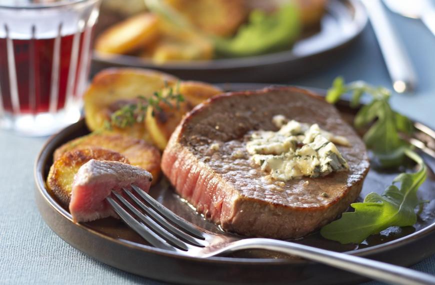 Steak au bleu, galette de polenta