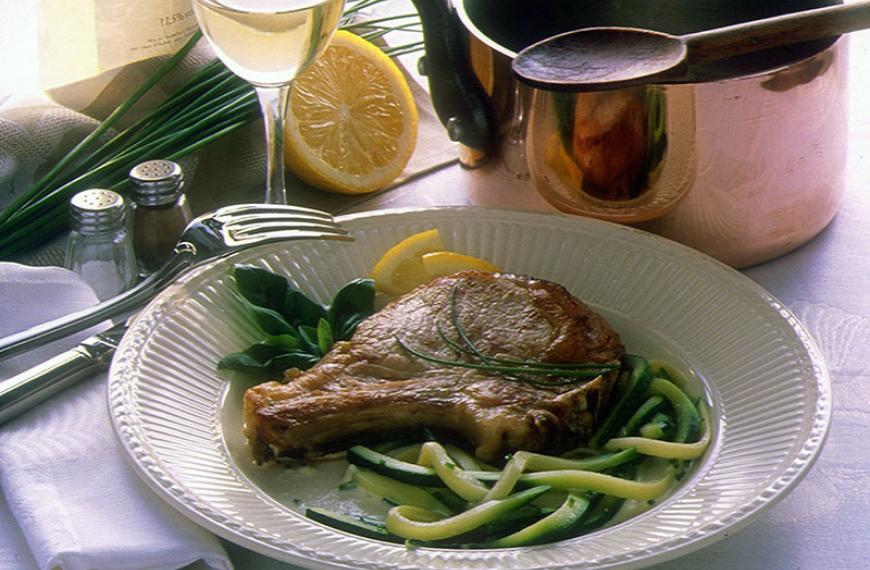 Côtes de veau aux spaghettis de courgettes Côtes de veau aux spaghettis de courgettes