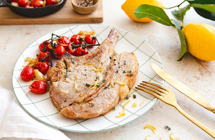Côte de veau marinée et tomates cerises