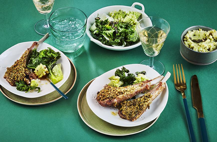 Côtes d'agneau en croûte de pistaches et mélange aux 3 choux Côtes d'agneau en croûte de pistaches et mélange aux 3 choux