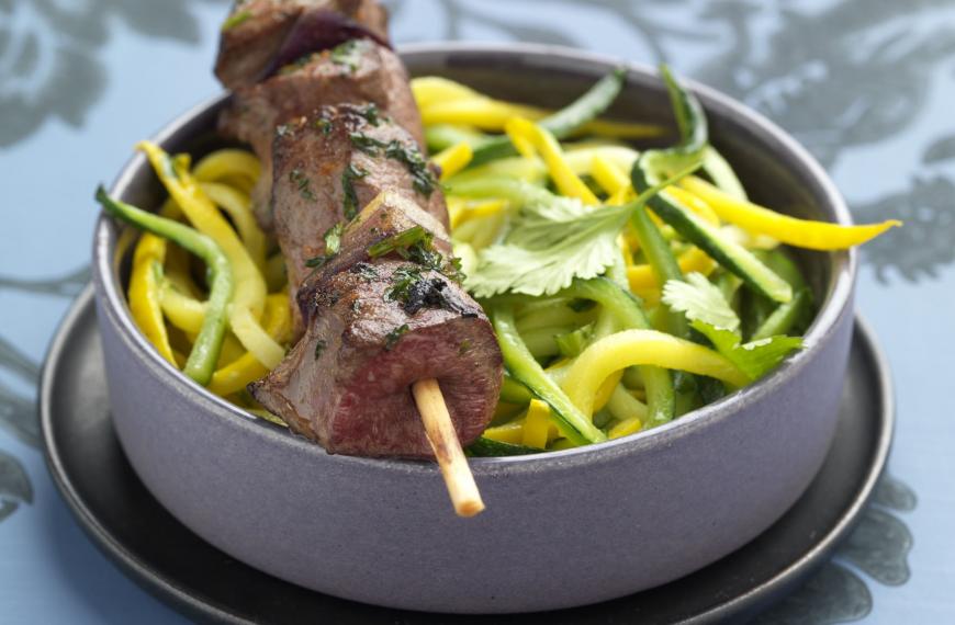 Brochettes de coeur de veau aux épices coquines et courgettes en déshabillé