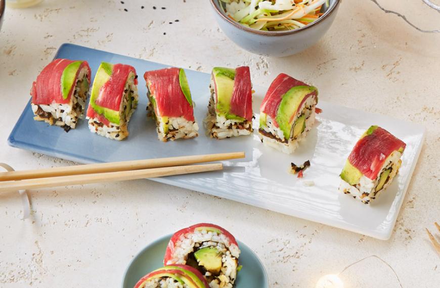 Dragon rolls au bœuf, à l’avocat et au pamplemousse Dragon rolls au bœuf, à l’avocat et au pamplemousse