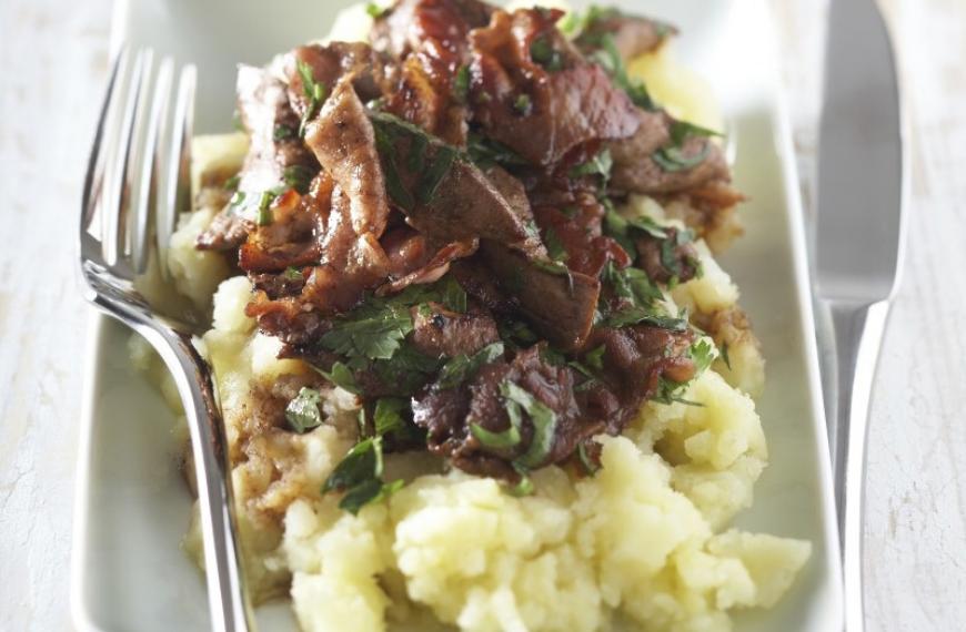 Emincé de foie de veau au bacon, écrasé de pommes de terre