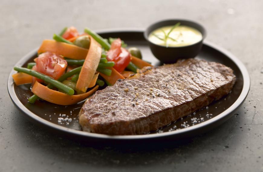 Faux-filet de bœuf et sa salade d’été Faux-filet de bœuf et sa salade d’été