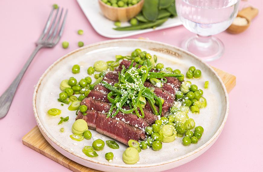 Filet de viande chevaline, crémeux de petits pois, neige de feta, haricots mange-tout 
