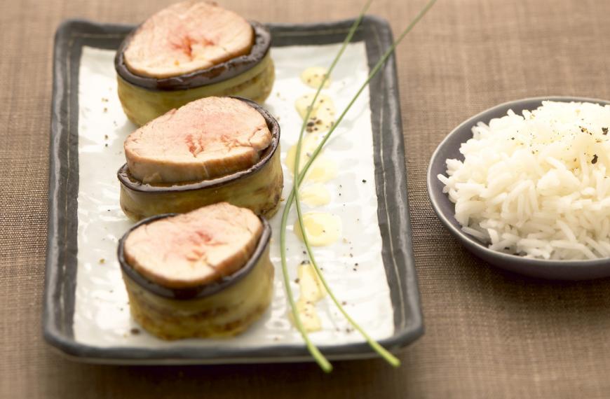 Filet mignon de porc, coeur de papaye, en robe d'aubergine et réduction d'agrumes Filet mignon de porc, coeur de papaye, en robe d'aubergine et réduction d'agrumes