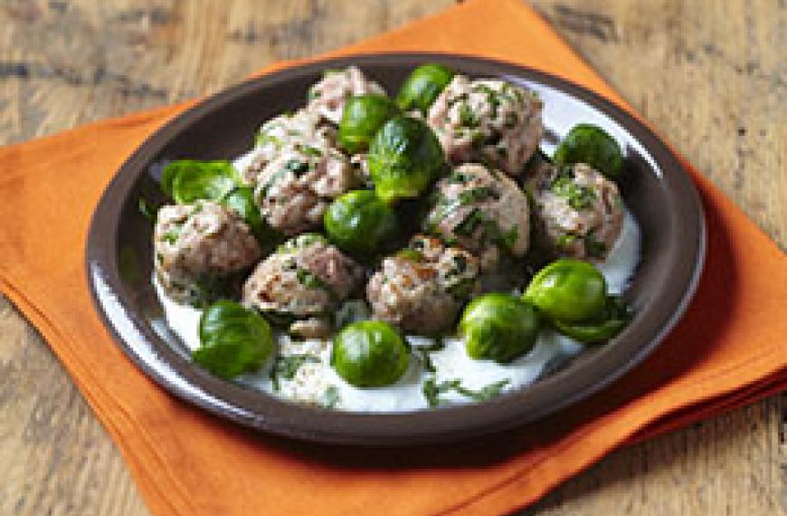Fricassée de boulettes de veau et de choux de Bruxelles Fricassée de boulettes de veau et de choux de Bruxelles