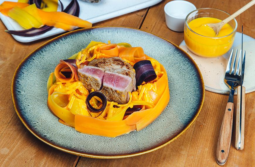 Grenadin de veau, tagliatelles de trois carottes, crème de potiron fromagère