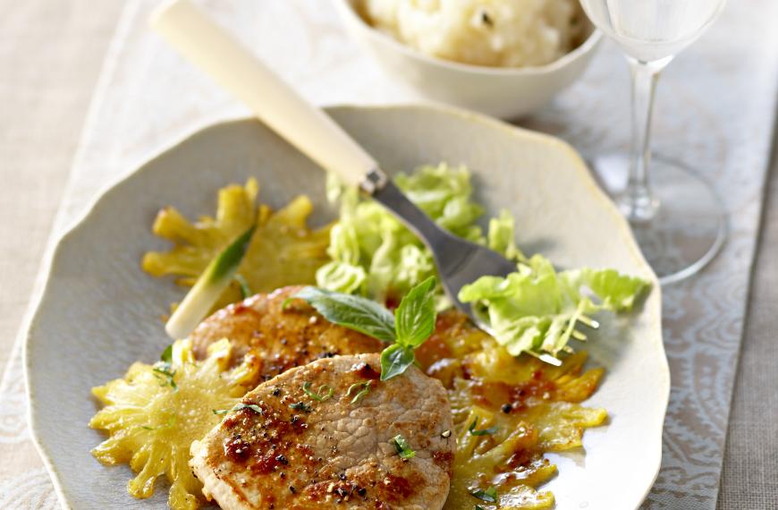 Pavés de veau en grenadins et carpaccio d’ananas au poivre