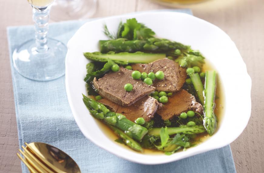 Paleron de bœuf mijoté en nage printanière Paleron de bœuf mijoté en nage printanière