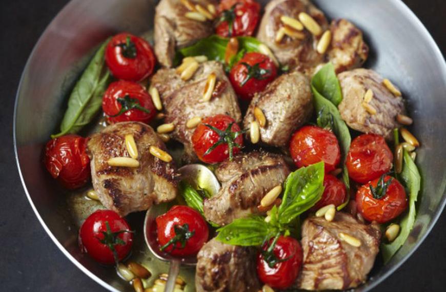 Poêlée d’agneau aux tomates cerise et au basilic Poêlée d’agneau aux tomates cerise et au basilic