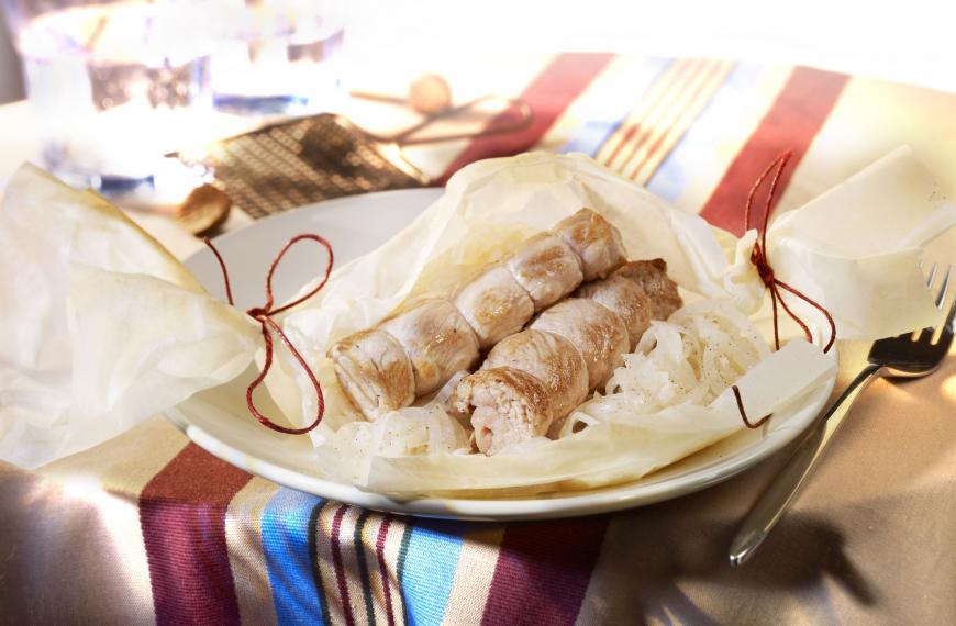 Veau en papillote, fondue d'oignon à la muscade