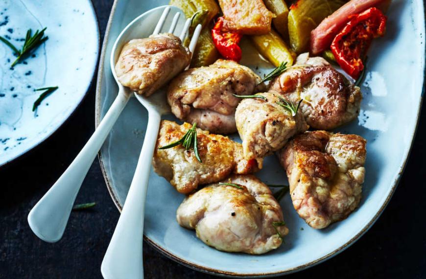 Ris d’agneau poêlés, rhubarbe et tomates confites Ris d’agneau poêlés, rhubarbe et tomates confites