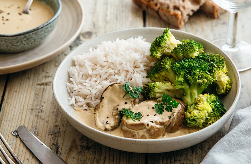 Rognons de veau sauce moutarde, riz et brocolis