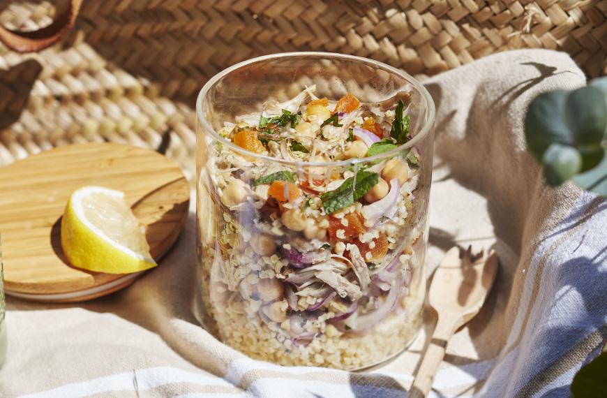 Salade orientale de chevreau effiloché, pois chiches, abricots secs, menthe et boulghour