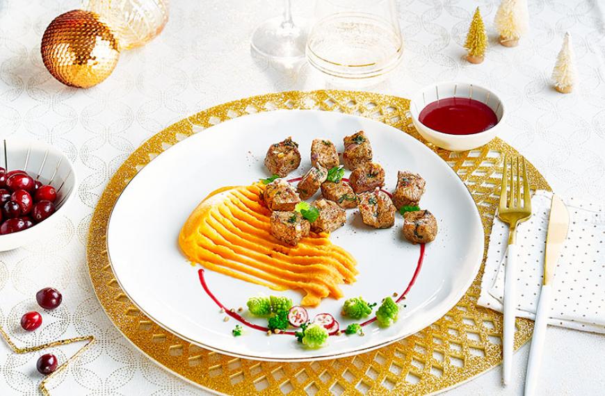 Sauté d’agneau, sauce aux canneberges (cranberries) et aux épices, purée de patates douces Sauté d’agneau, sauce aux canneberges (cranberries) et aux épices, purée de patates douces