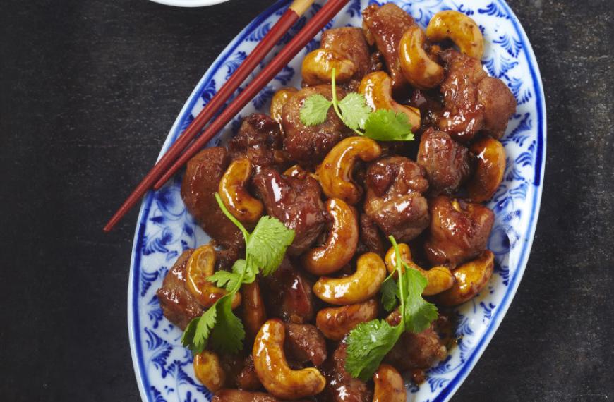 Sauté de chevreau aux noix de cajou et aux 5 parfums Sauté de chevreau aux noix de cajou et aux 5 parfums