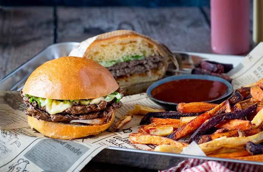 Smash burger de bœuf et frites de légumes