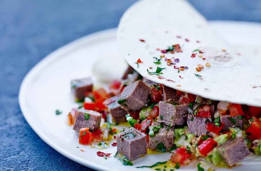 Tacos à la langue de bœuf, salsa mexicana Tacos à la langue de bœuf, salsa mexicana