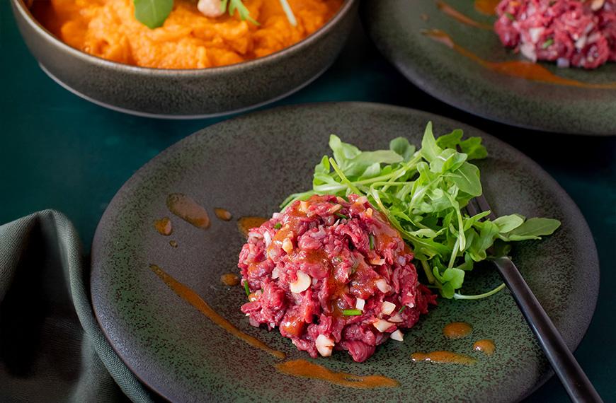 Tartare de viande chevaline aux noisettes