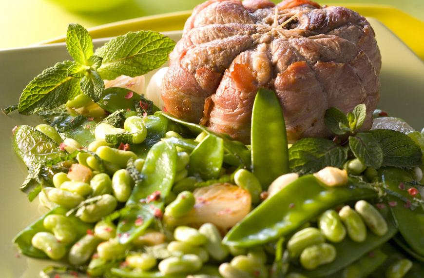 Tournedos de gigot d'agneau aux légumes verts à la menthe