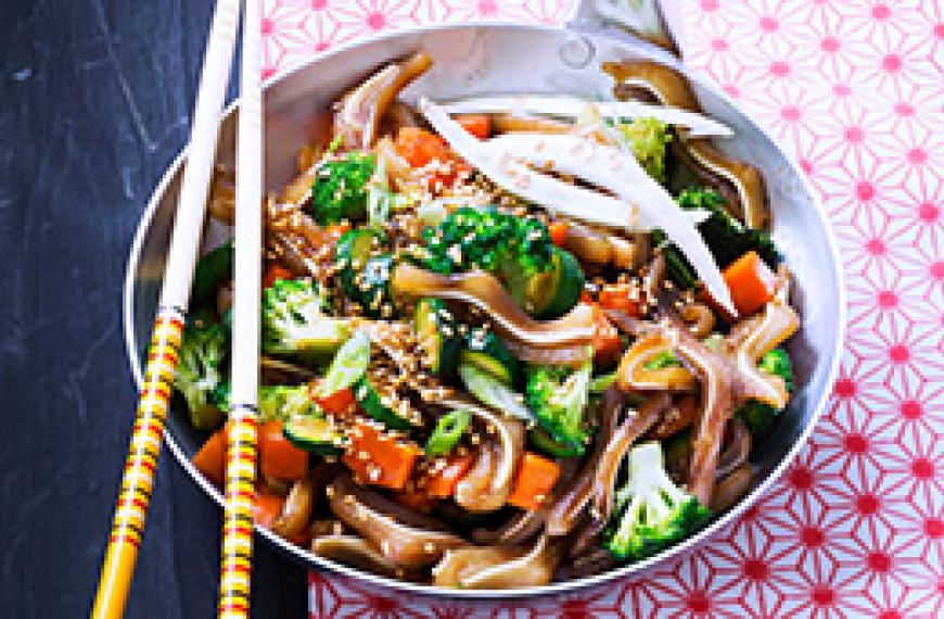 Wok d’oreilles de porc aux légumes croquants Wok d’oreilles de porc aux légumes croquants