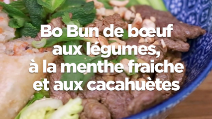 Bo Bun de boeuf aux légumes, à la menthe fraîche et aux cacahuètes