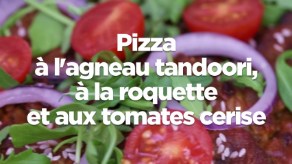 Pizza à l'agneau tandori, à la roquette et aux tomates cerise