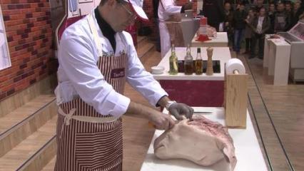 Découpe de tête de veau - Show boucher